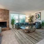 Amazing Modern Pool House Near Disneyland