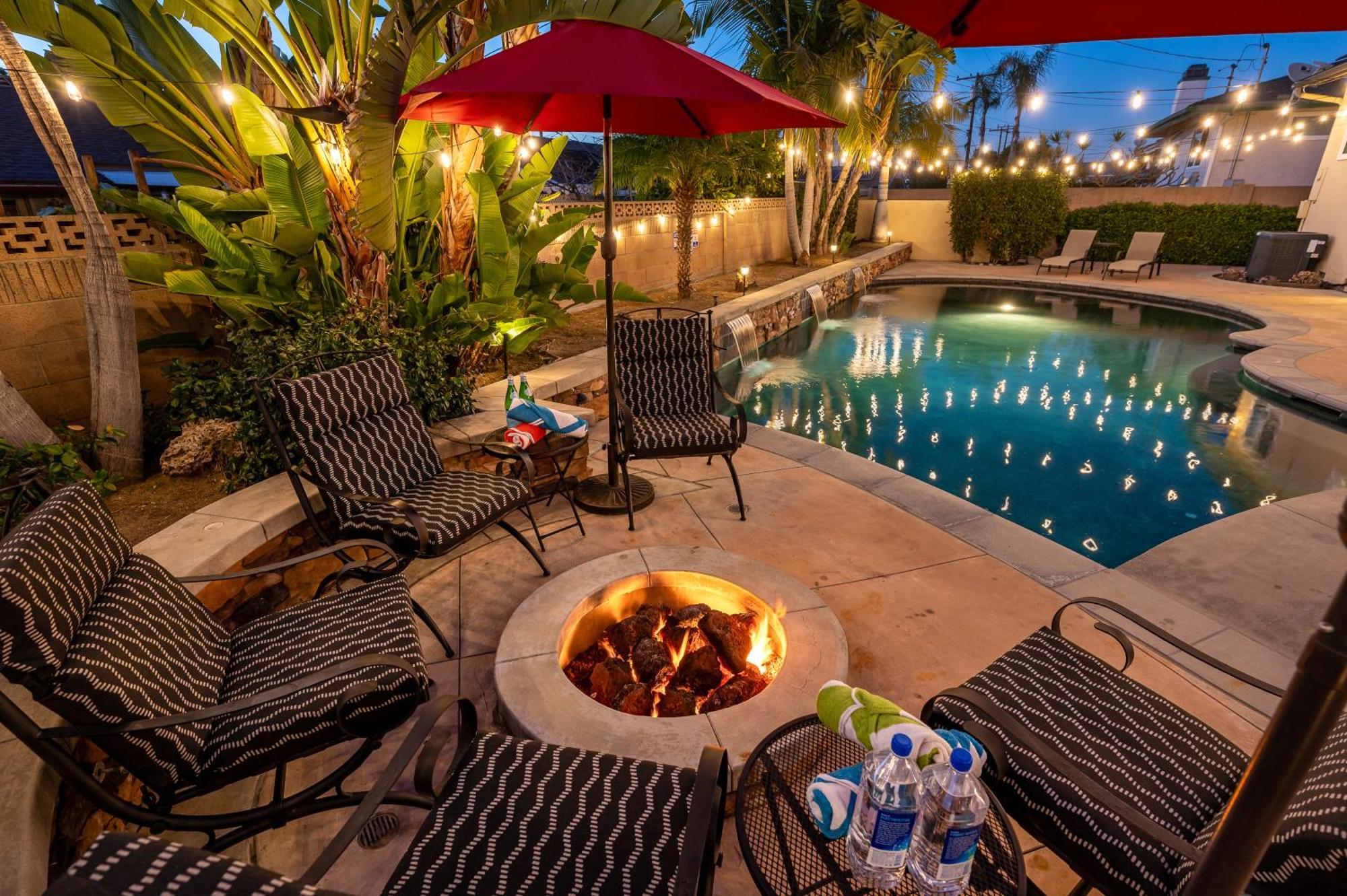 Amazing Modern Pool House Near Disneyland Сasa de vacaciones Anaheim